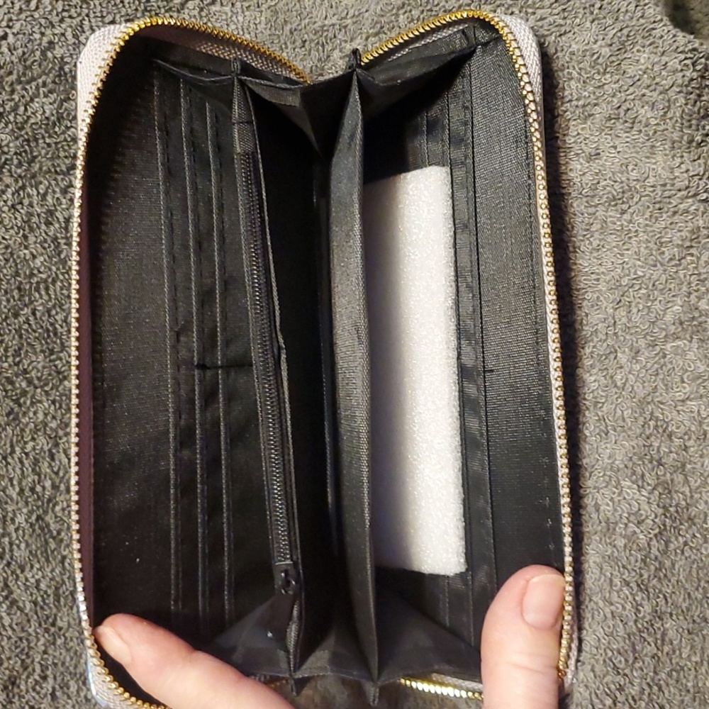 BNWT: Irendescent Wallet - Picture 7 of 9